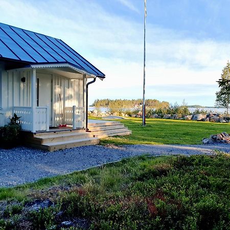 Stuga Med Havsutsikt Robertsfors Exterior foto