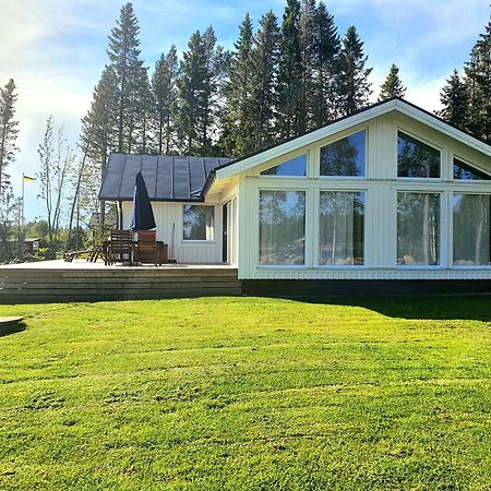 Stuga Med Havsutsikt Robertsfors Exterior foto
