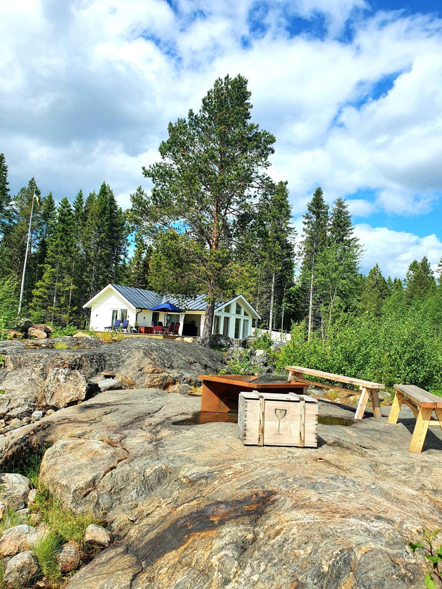 Stuga Med Havsutsikt Robertsfors Exterior foto